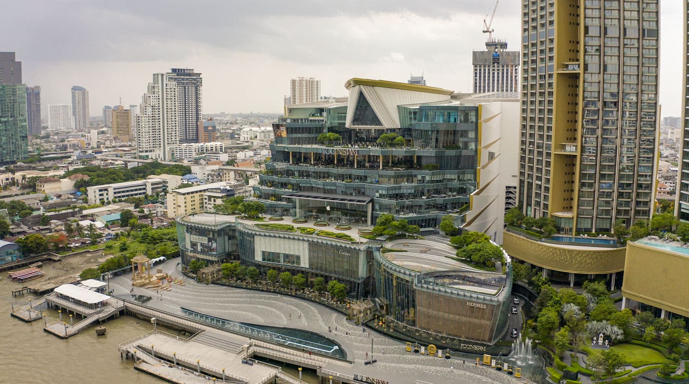 Khu phức hợp bất động sản hàng hiệu kết hợp trung tâm thương mại IconSiam tại Bangkok.