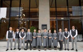 Đội ngũ quản gia Marriott tại tòa Lake – tòa căn hộ hàng hiệu chuẩn bị bàn giao quý IV/2023.